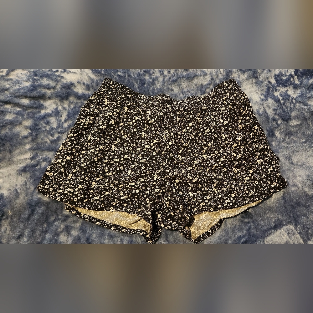 Floral black shorts!